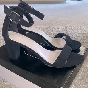 Size 8 DB Studio Larsa Heels
